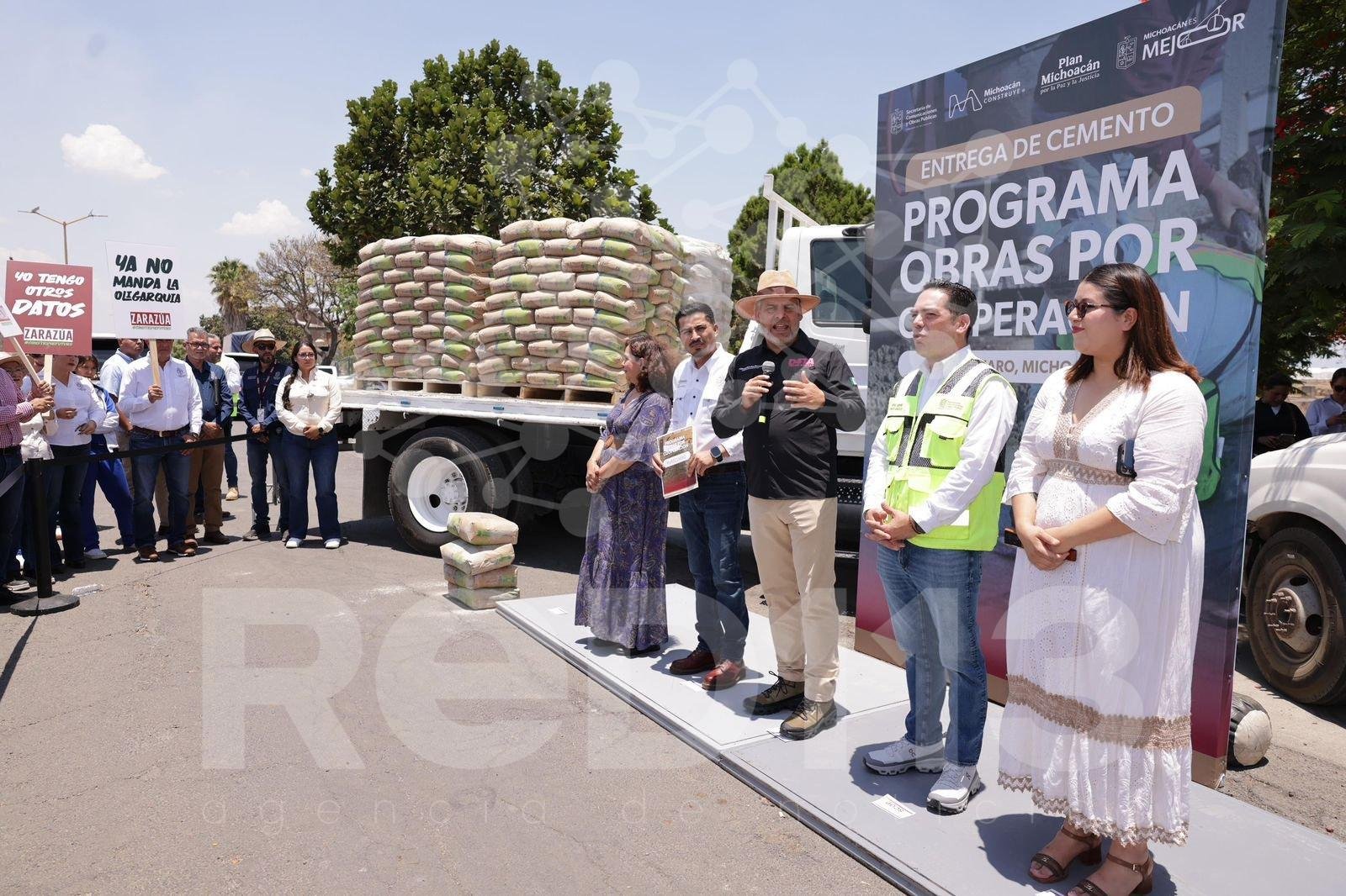 Con cemento y más de 18 mdp del Faeispum, impulsa Bedolla infraestructura en Yurécuaro
