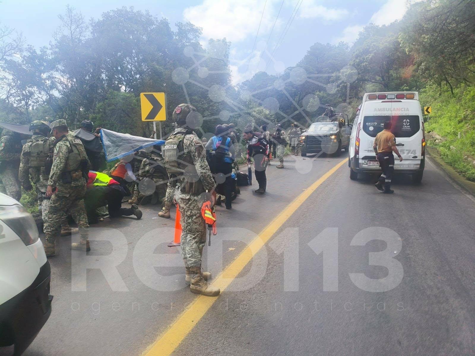 Vuelca camioneta del Ejército Mexicano en la Morelia-Quiroga; hay al menos siete heridos