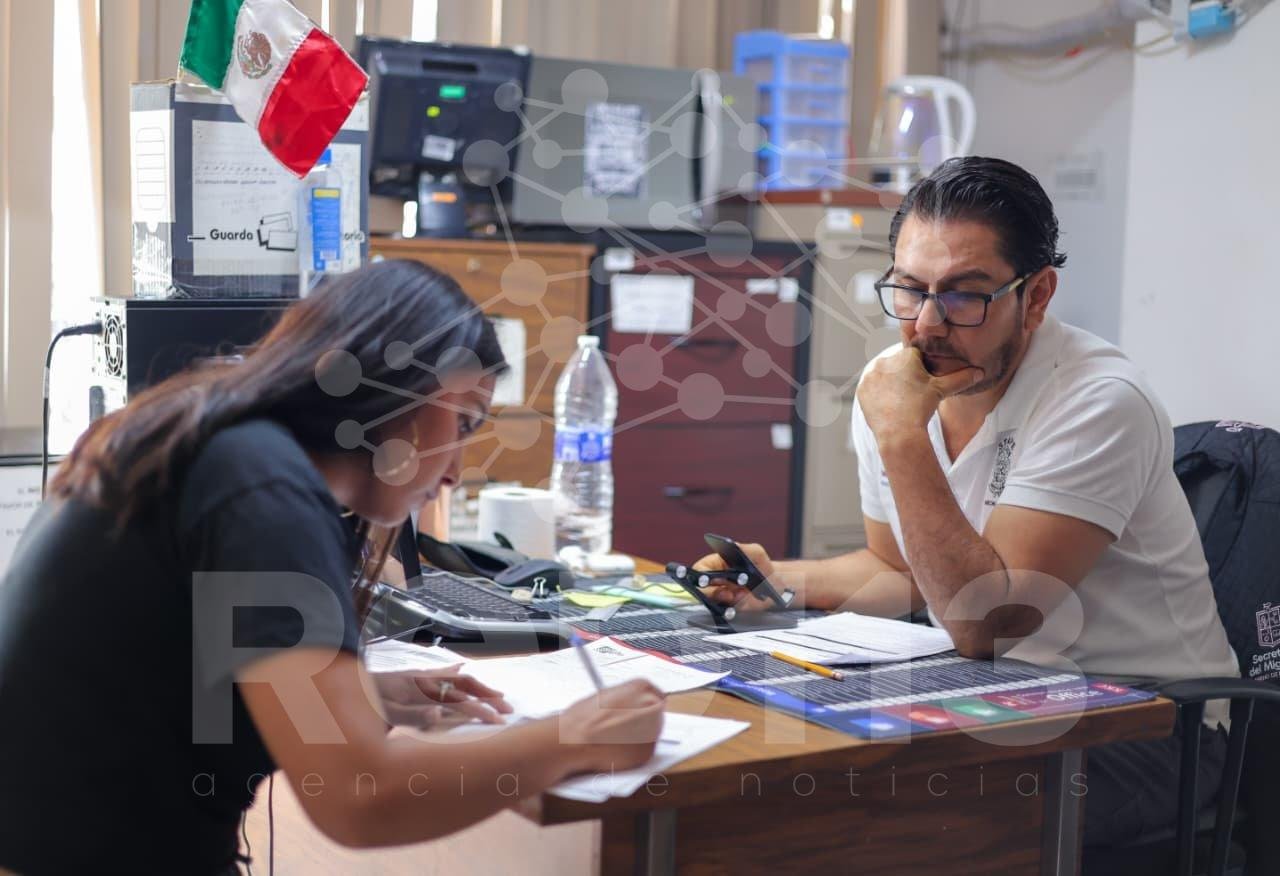 Semigrante evalúa propuestas de emprendimiento del programa Sueño Michoacano