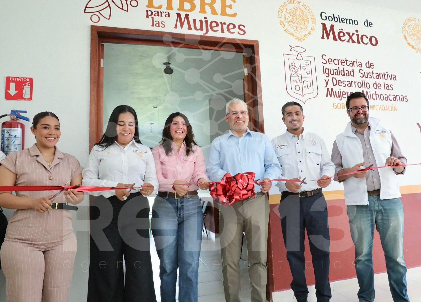 Inaugura Bedolla Centro LIBRE para las mujeres en Yurécuaro