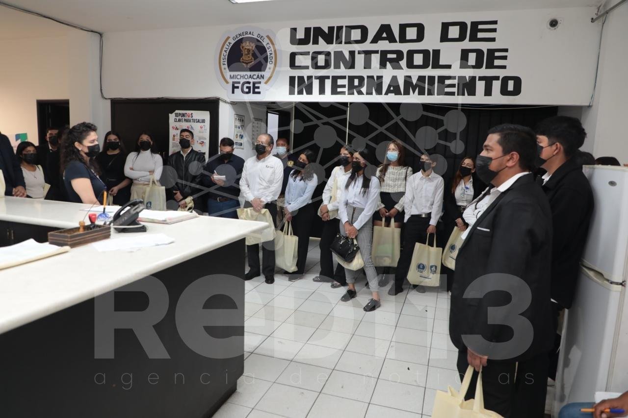 Reciben estudiantes de la Universidad ICEP, campus Pátzcuaro, visita guiada en instalaciones de la FGE