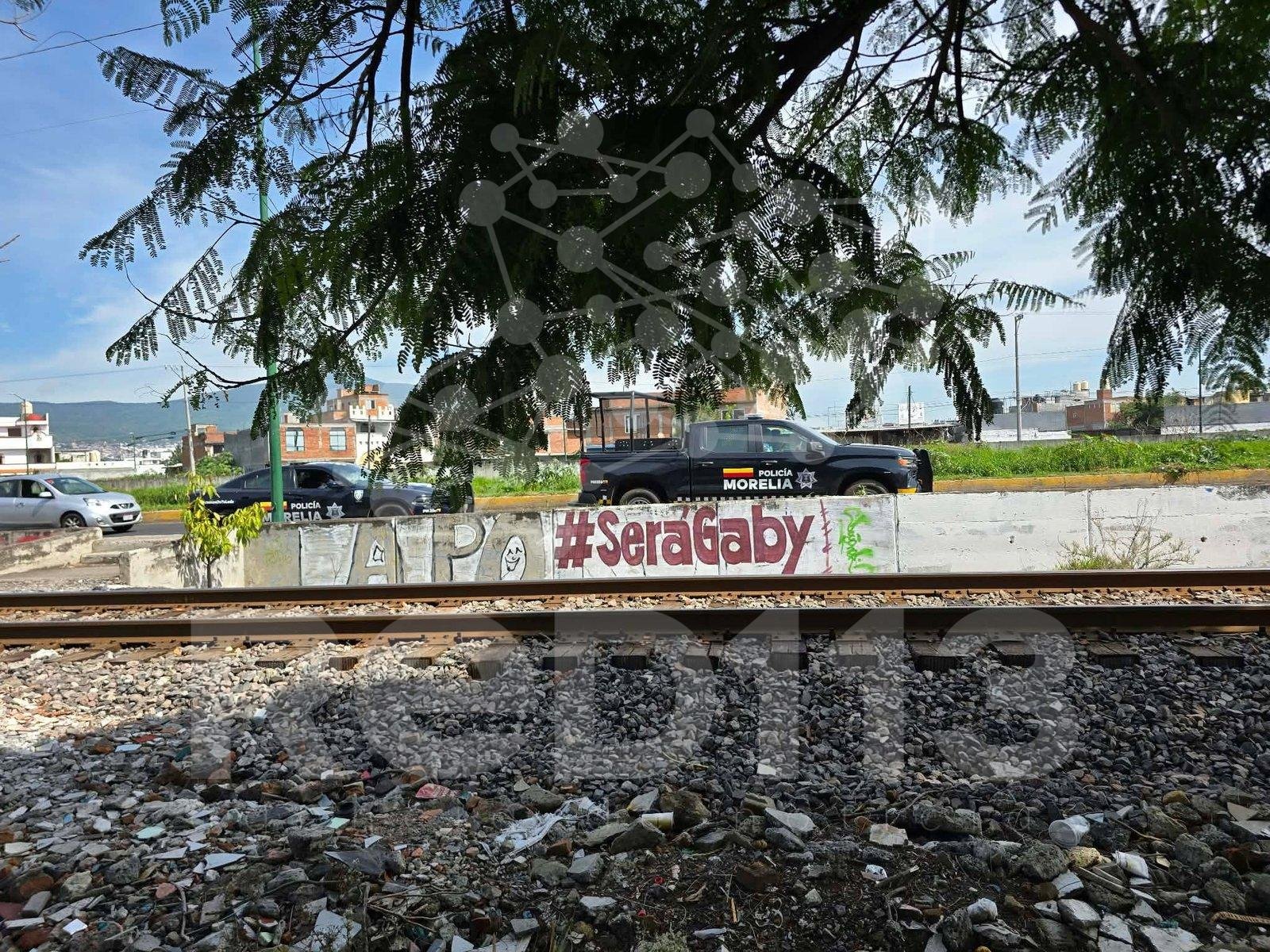 Mujer en aparente situación de calle queda herida tras ser atropellada por el tren en Morelia