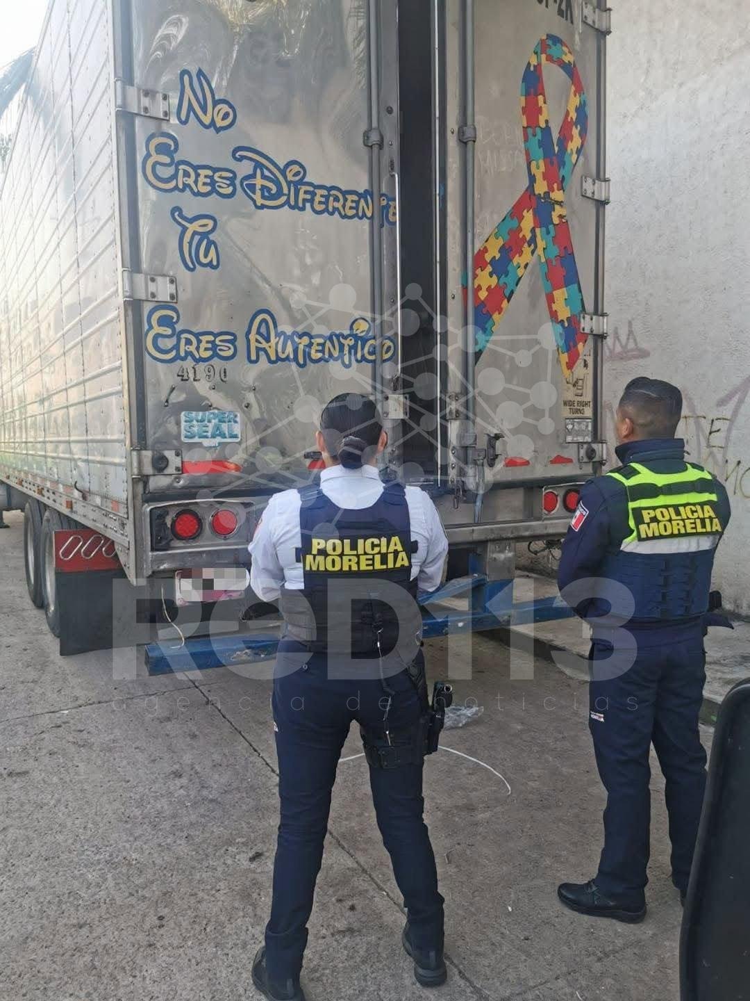 Policía Morelia recupera caja de tráiler con reporte de robo