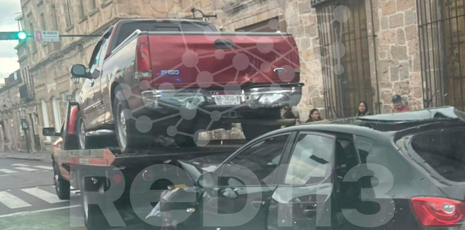 Se registra choque entre auto y camioneta en el Centro Histórico de Morelia