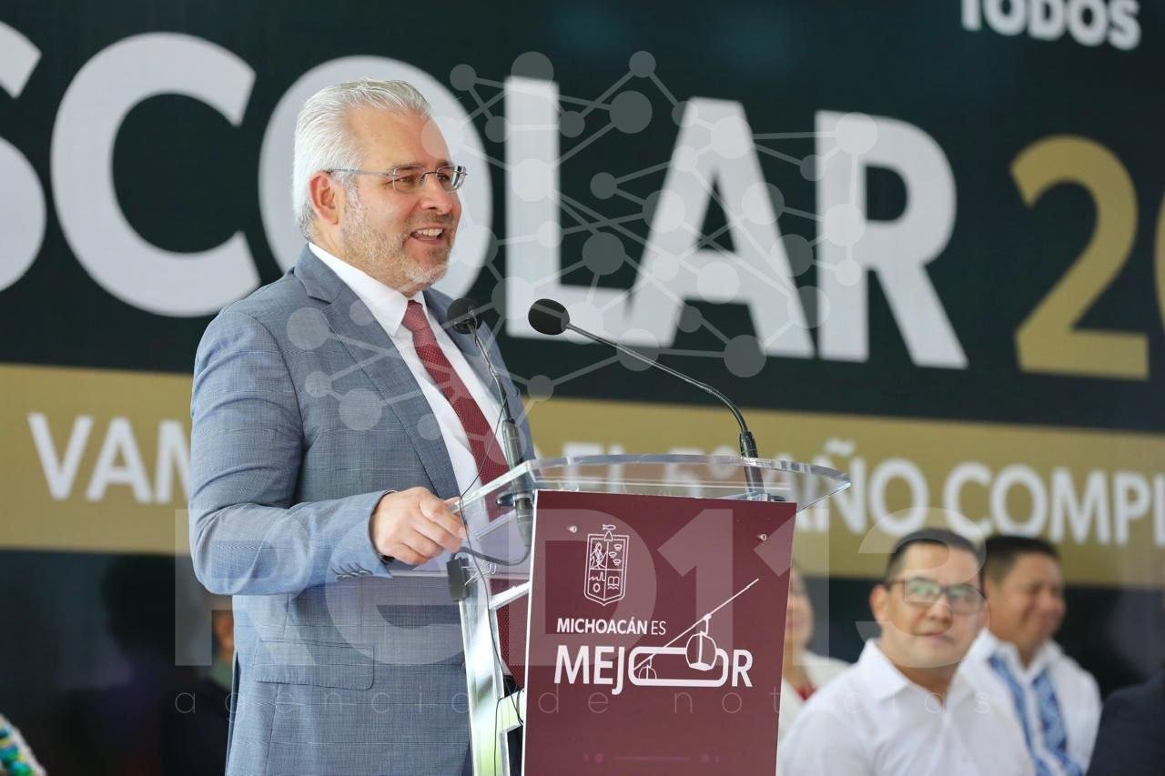 Michoacán garantiza becas universales desde educación básica hasta licenciatura: Bedolla