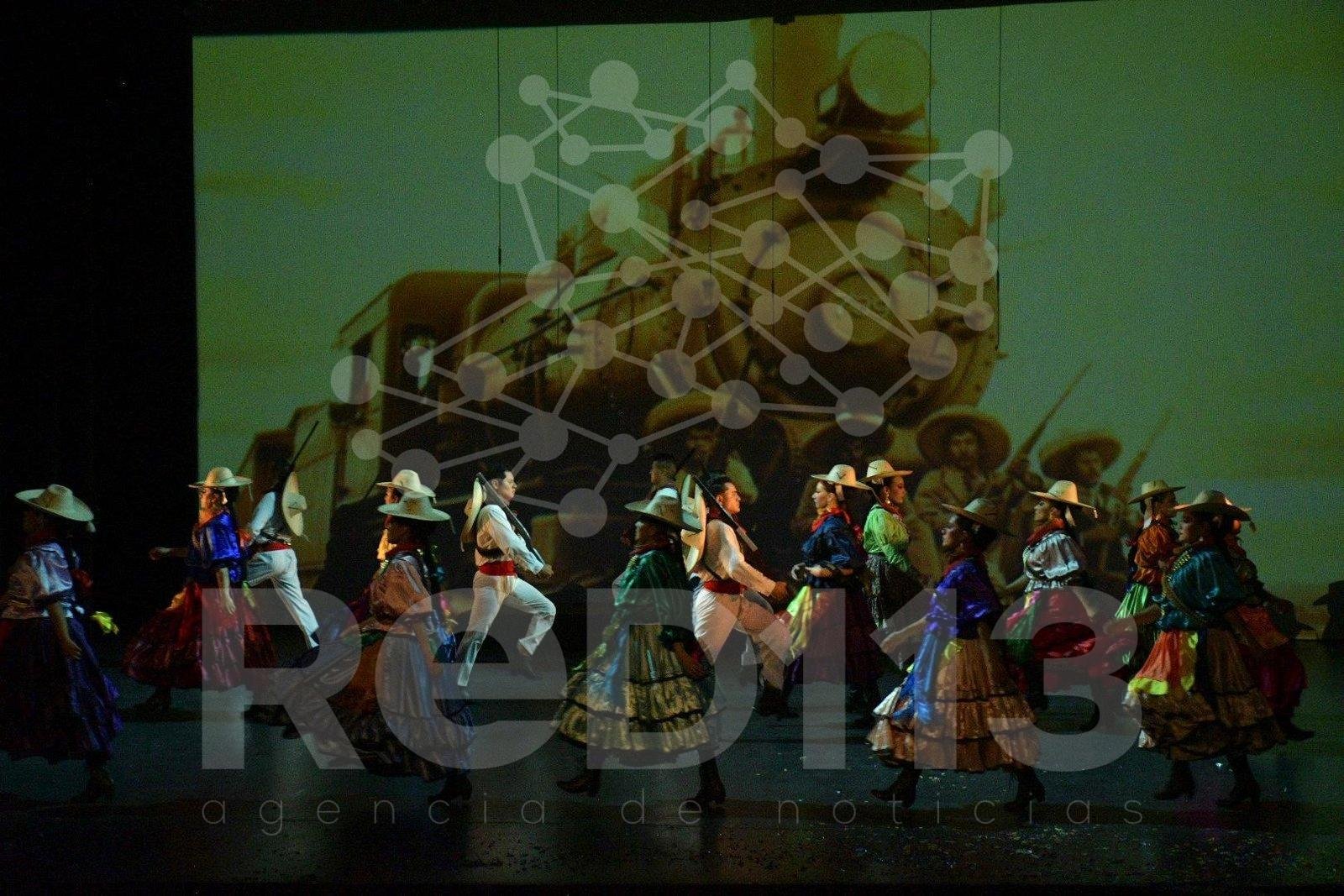 Con más de 400 artistas en escenario, el Ballet Folklórico del Estado celebró 68 años