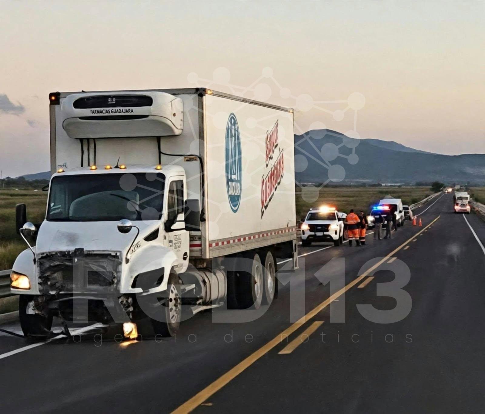 Automovilista muere tras chocar contra camión de Farmacias Guadalajara en la región de Cuitzeo