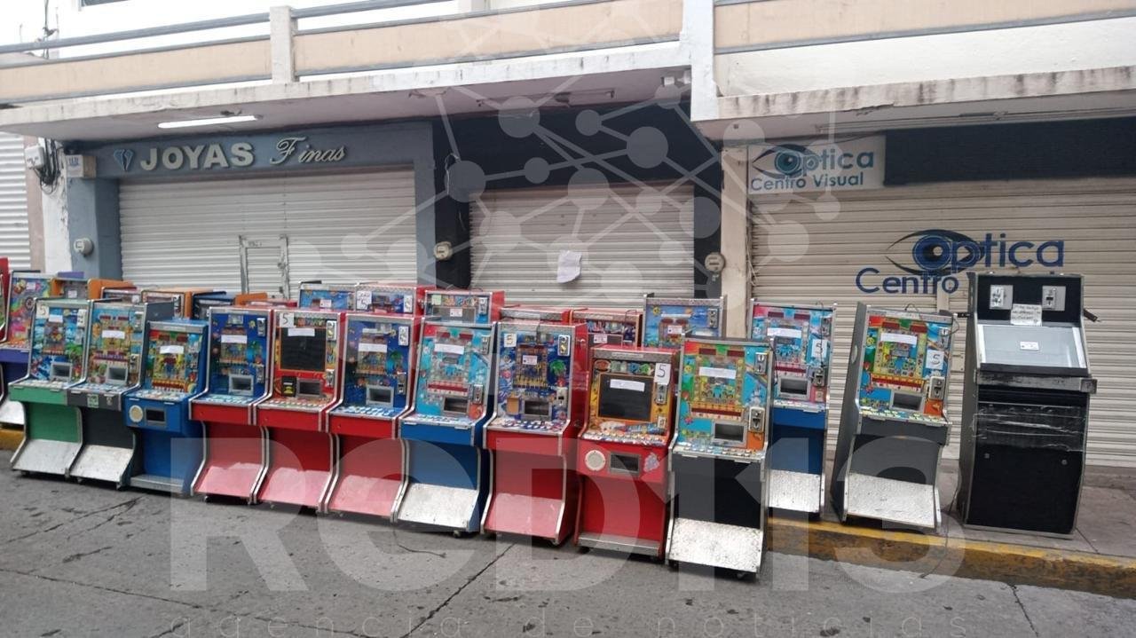 FGE asegura 97 máquinas tragamonedas y dosis de droga tras seis cateos en La Piedad