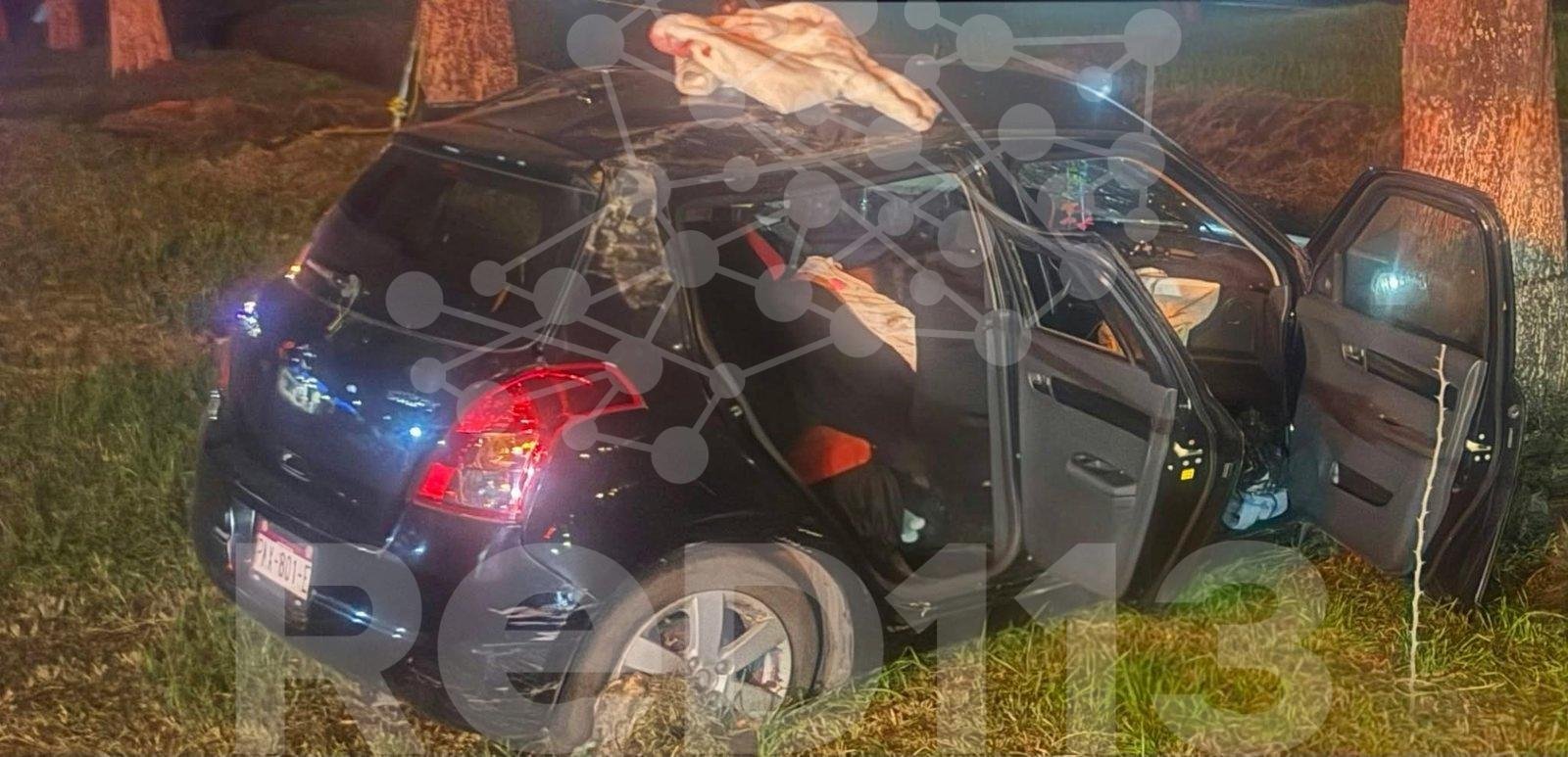 Choque de auto contra árbol deja un muerto y dos heridos en el Libramiento Norte de Morelia