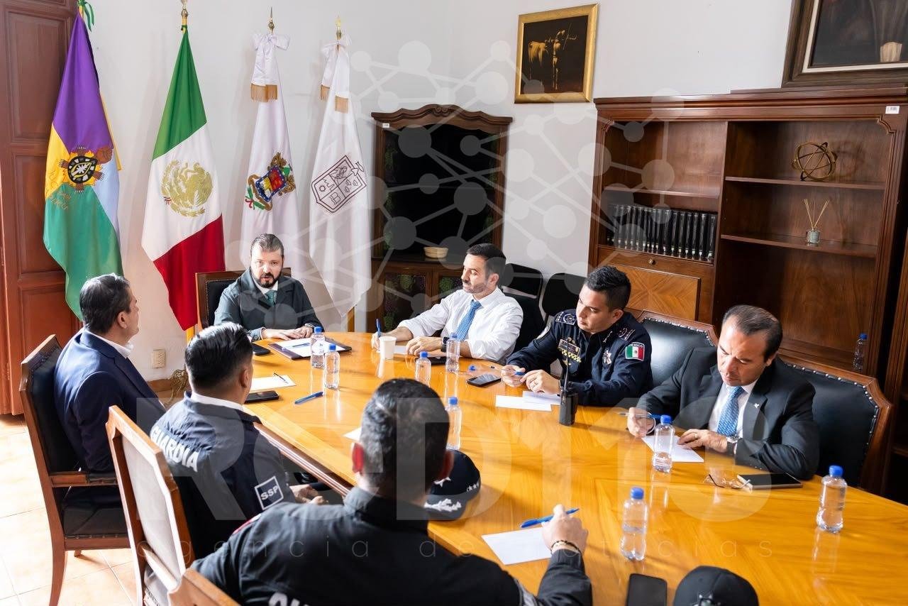 Gobierno de Michoacán y Ayuntamiento de Morelia realizan operativo para evitar el comercio informal en el Centro Histórico
