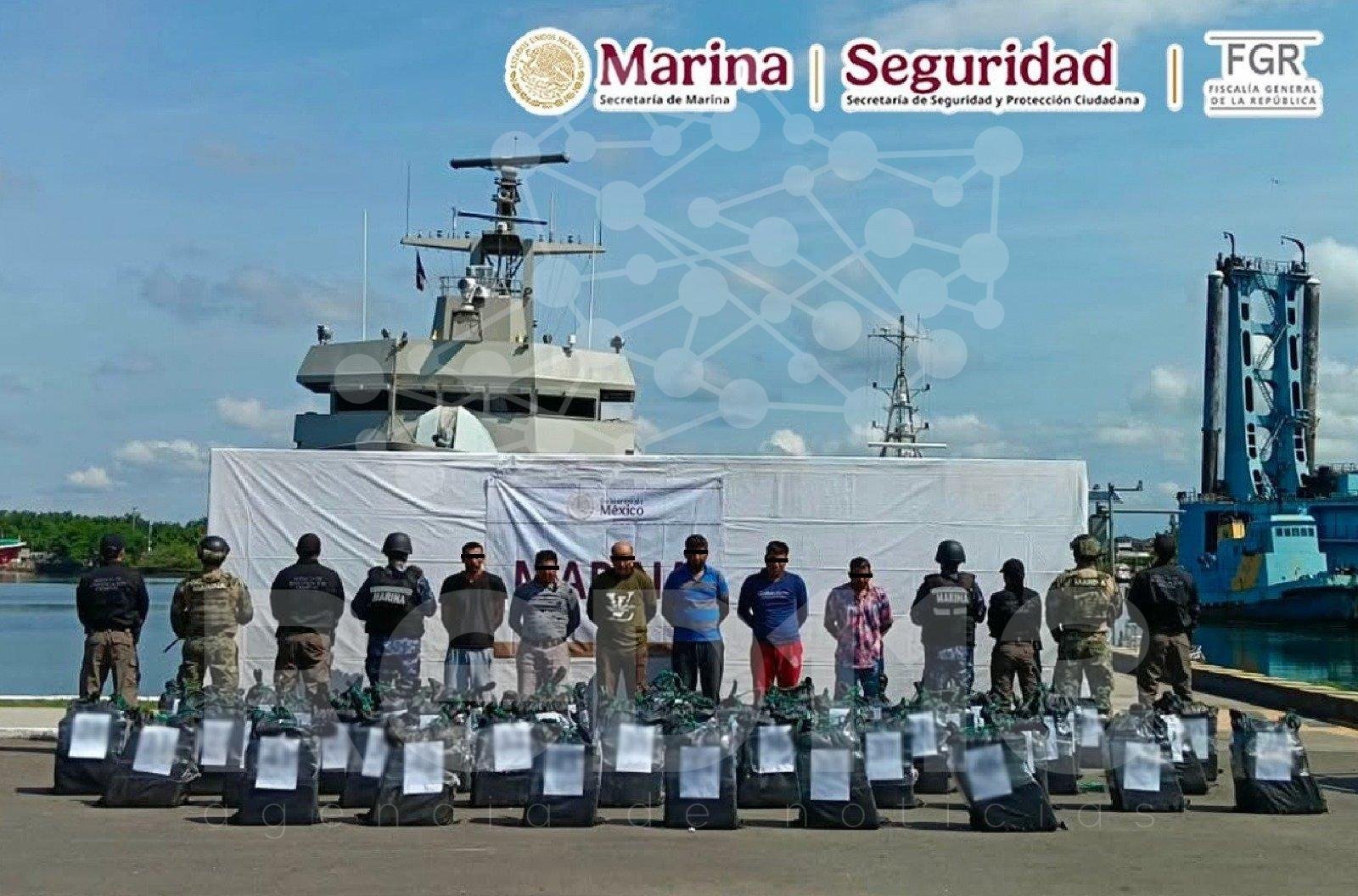 MARINA ASEGURA MÁS DE 1.2 TONELADAS DE PRESUNTA COCAÍNA Y DETIENE A SEIS PRESUNTOS INFRACTORES DE LA LEY FRENTE A COSTAS DE OAXACA