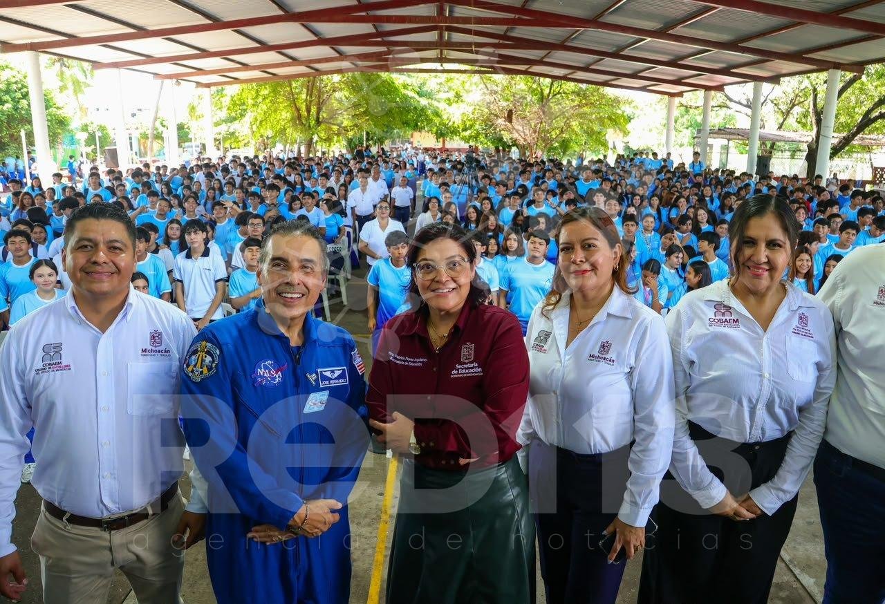 Inspira el astronauta José Hernández a estudiantes de Lázaro Cárdenas y Apatzingán