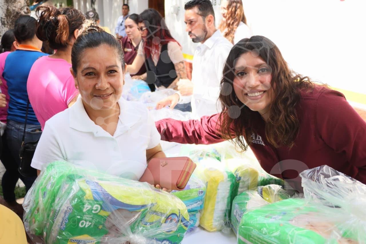 Con Jalo por las Mamás, Seimujer lleva más de 12 mil pañales a familias de Carácuaro