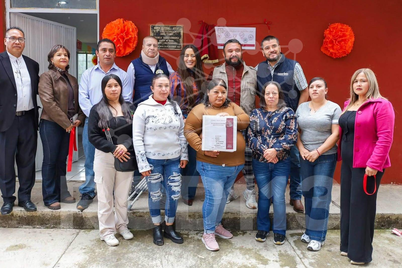 Mónica Valdez fortalece la educación en Zacapu con la entrega de techumbres en dos escuelas